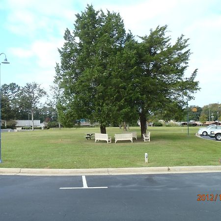 Days Inn By Wyndham Alexander City Exterior foto
